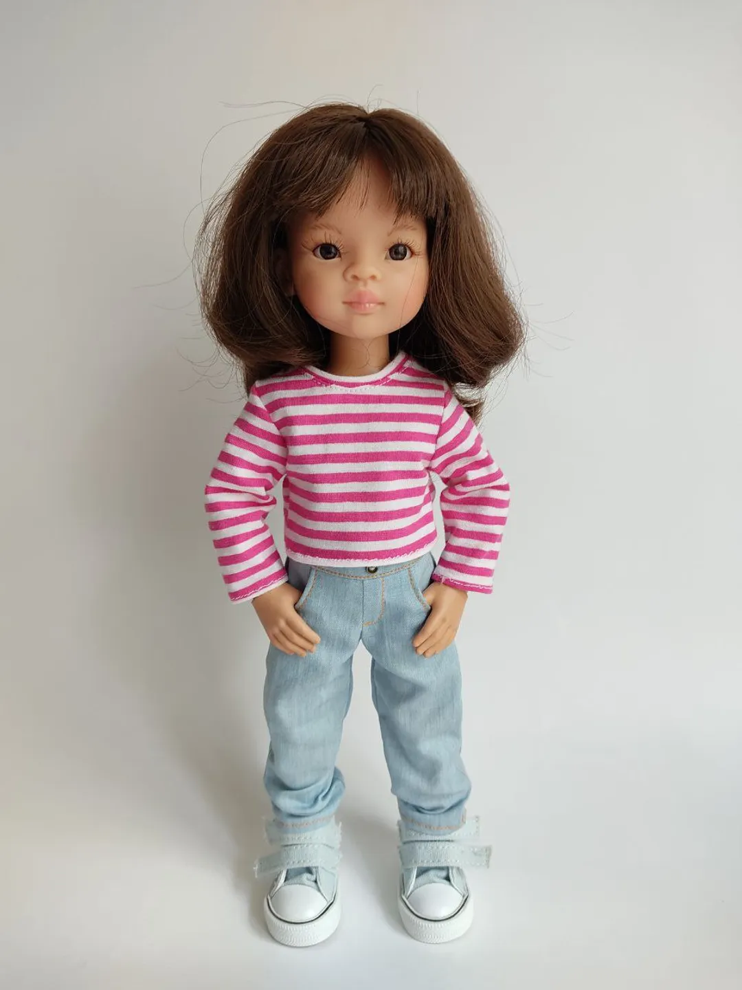 Pdf sewing pattern for Paola Reina dolls.