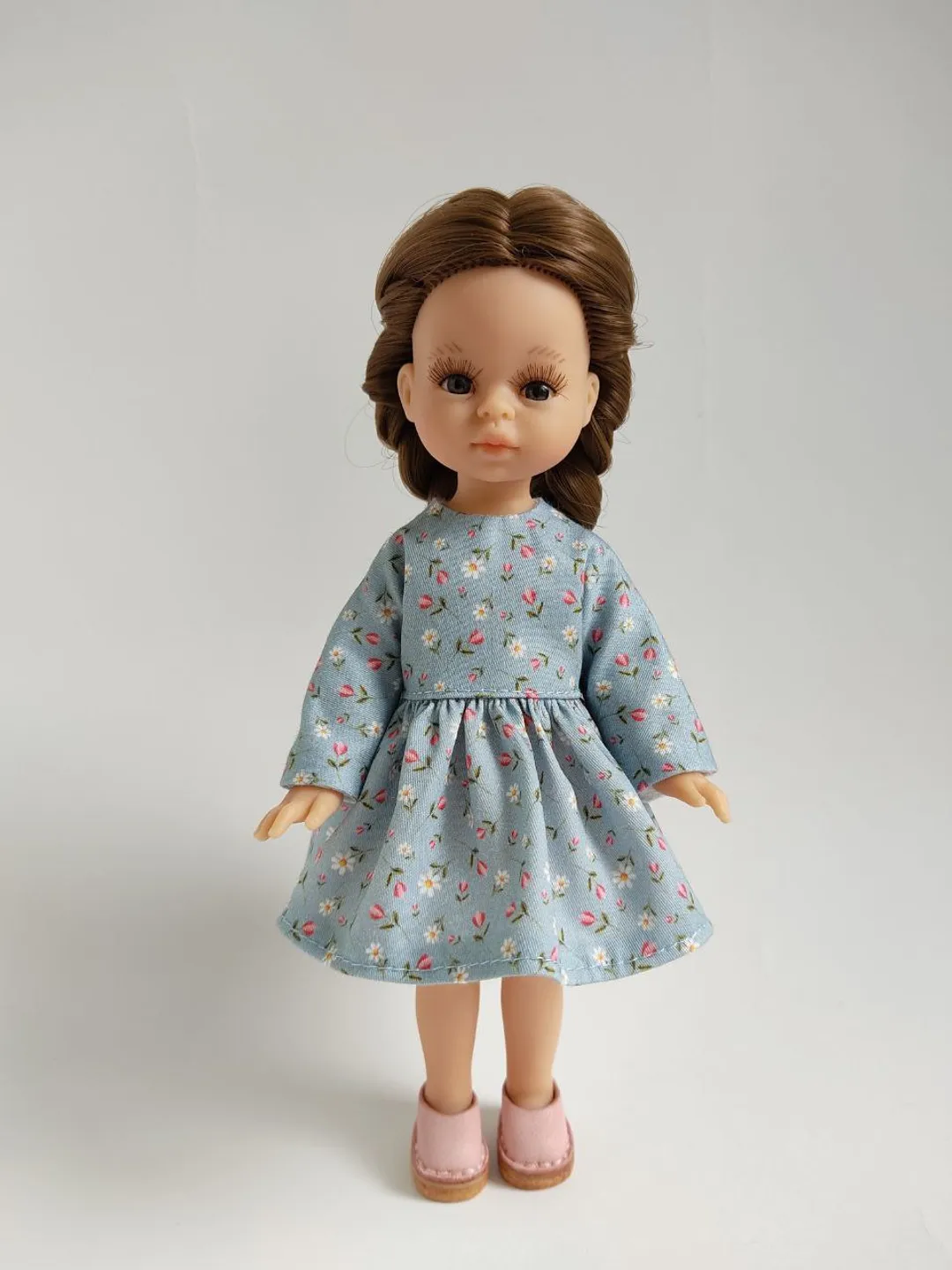 PDF sewing pattern for mini Paola Reina dolls.