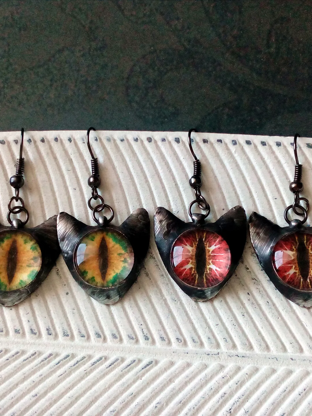 Stained glass black cat earrings, cat eyes bijouterie, Cat head tin soldered earrings