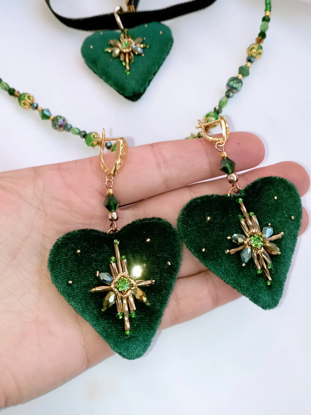 Handmade emerald heart jewelry set necklace choker and earrings, valentines day gift, heart shaped jewelry, love gift