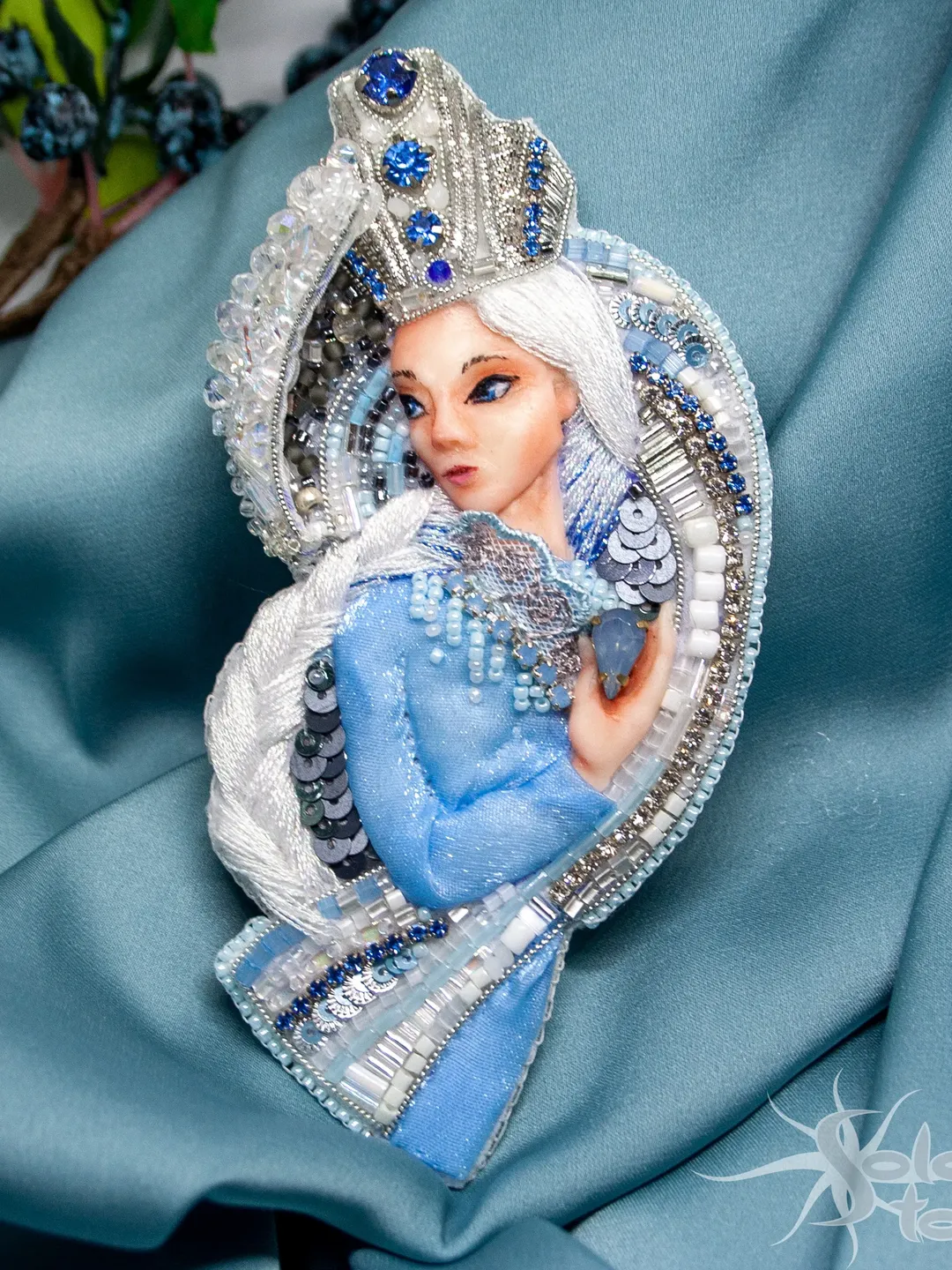Snow queen brooch, beaded brooch, fashion winter jewelry