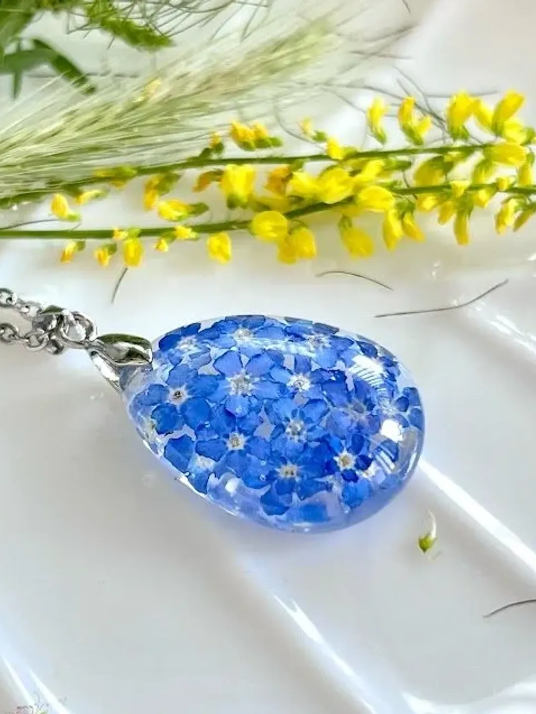 Women's neck pendant with forget-me-nots