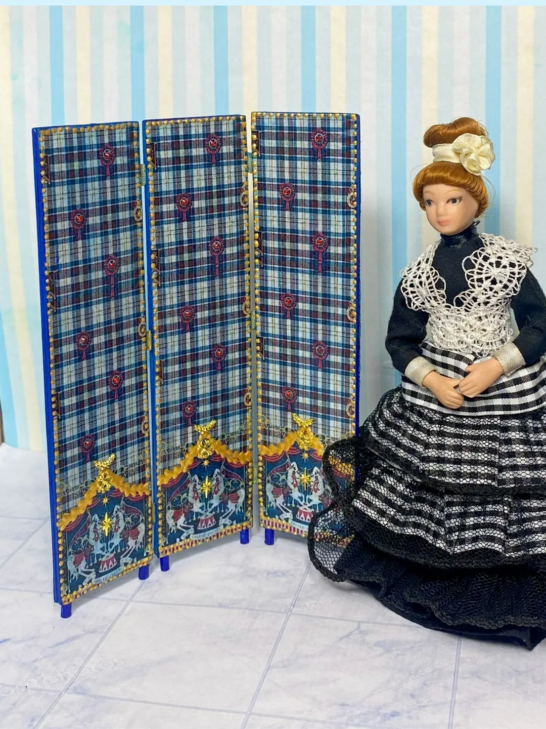 DIGITAL DOWNLOAD FOR PRINT. MANAGEMENT. Video tutorial on creating a screen for a dollhouse.