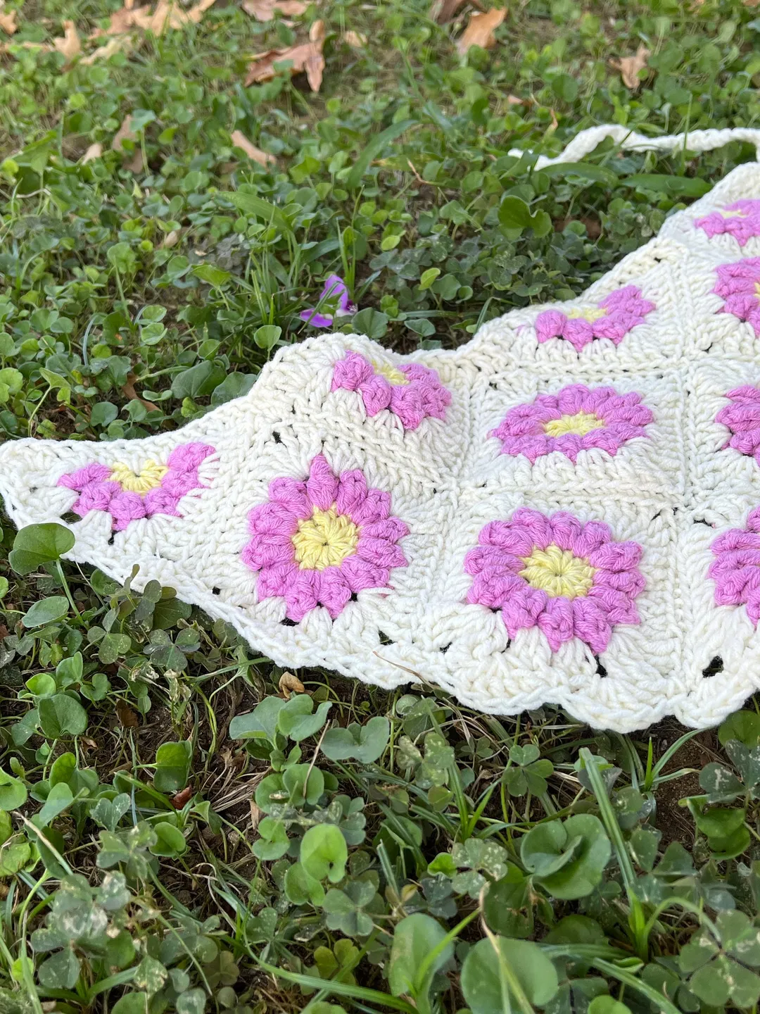 Crochet Daisy bandana, bandana crochet, easy crochet bandana, daisy bandana, beginner pattern PDF
