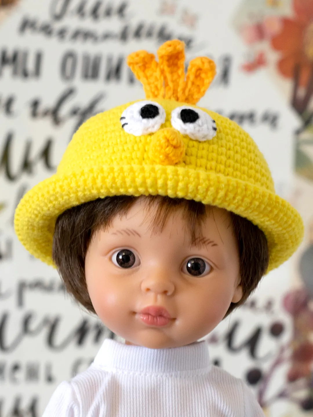 Crochet chicken hat for Paola Reina doll, Meadowdoll Dumpling, Siblies Ruby Red, Little Darling for Easter