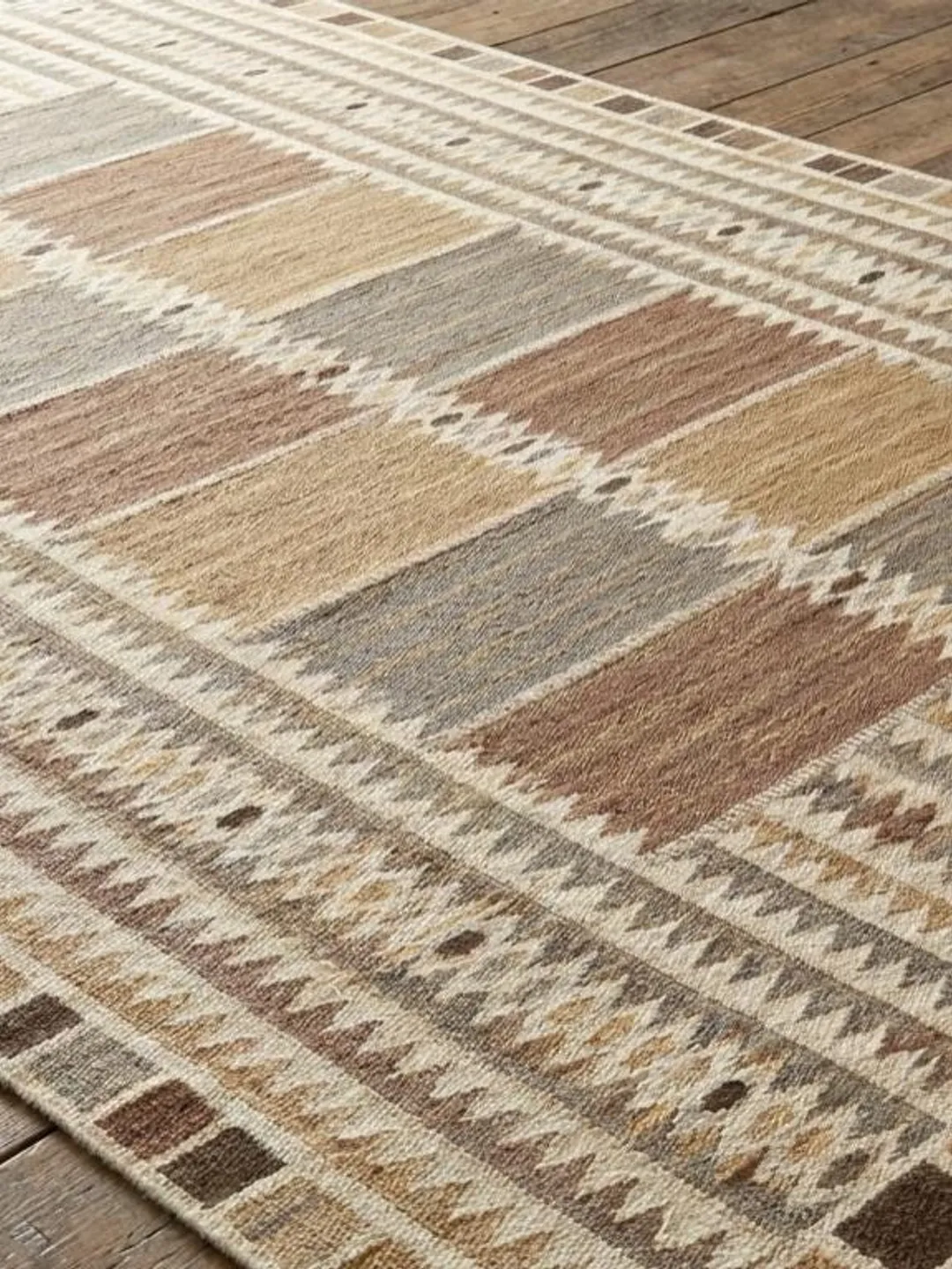 Handwoven New Zealand Wool Rug | Minimal Diamond Pattern, Neutral Texture