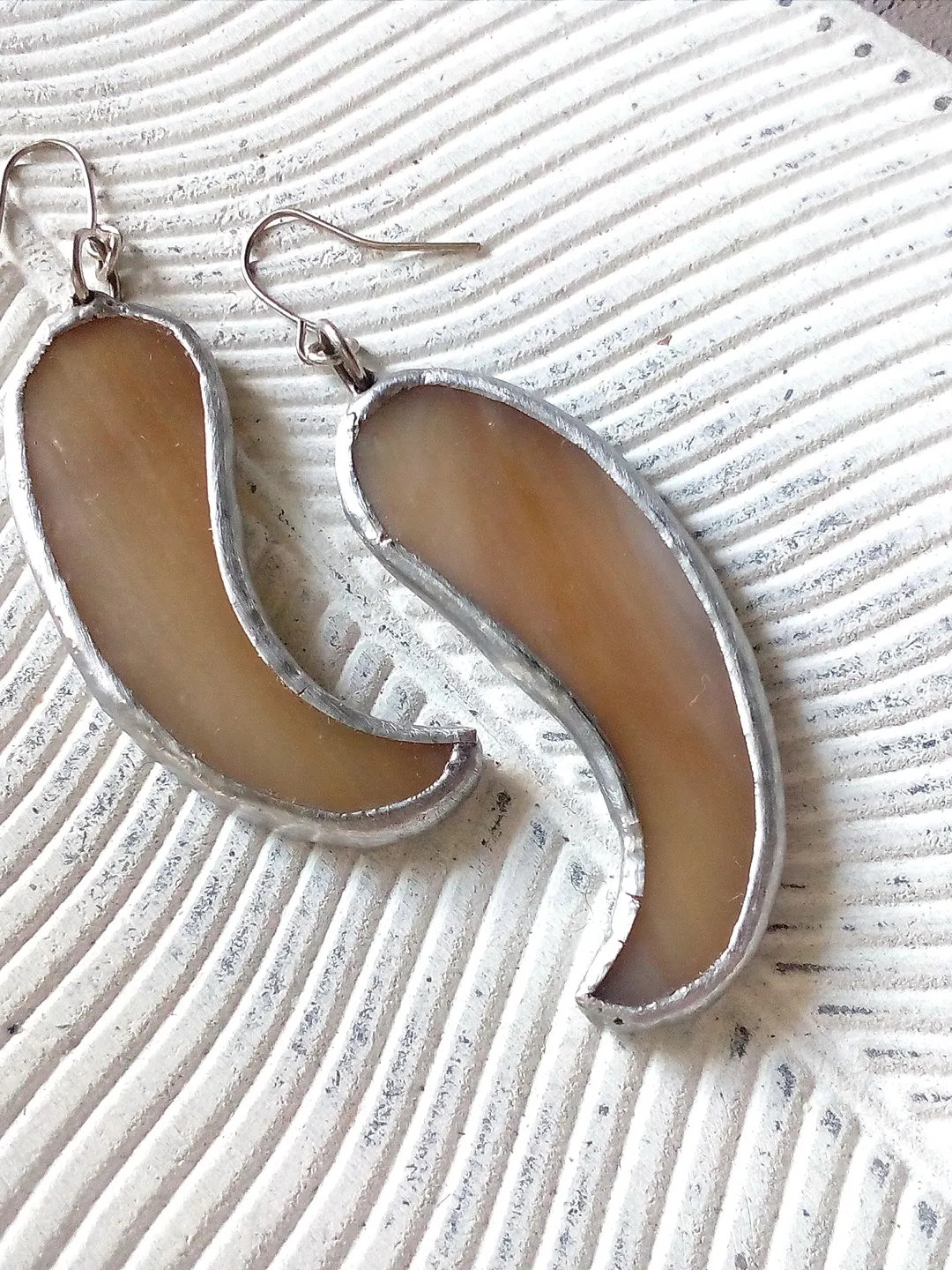 Beige wavy simple stained glass earrings, curle kawaii Dangle earrings