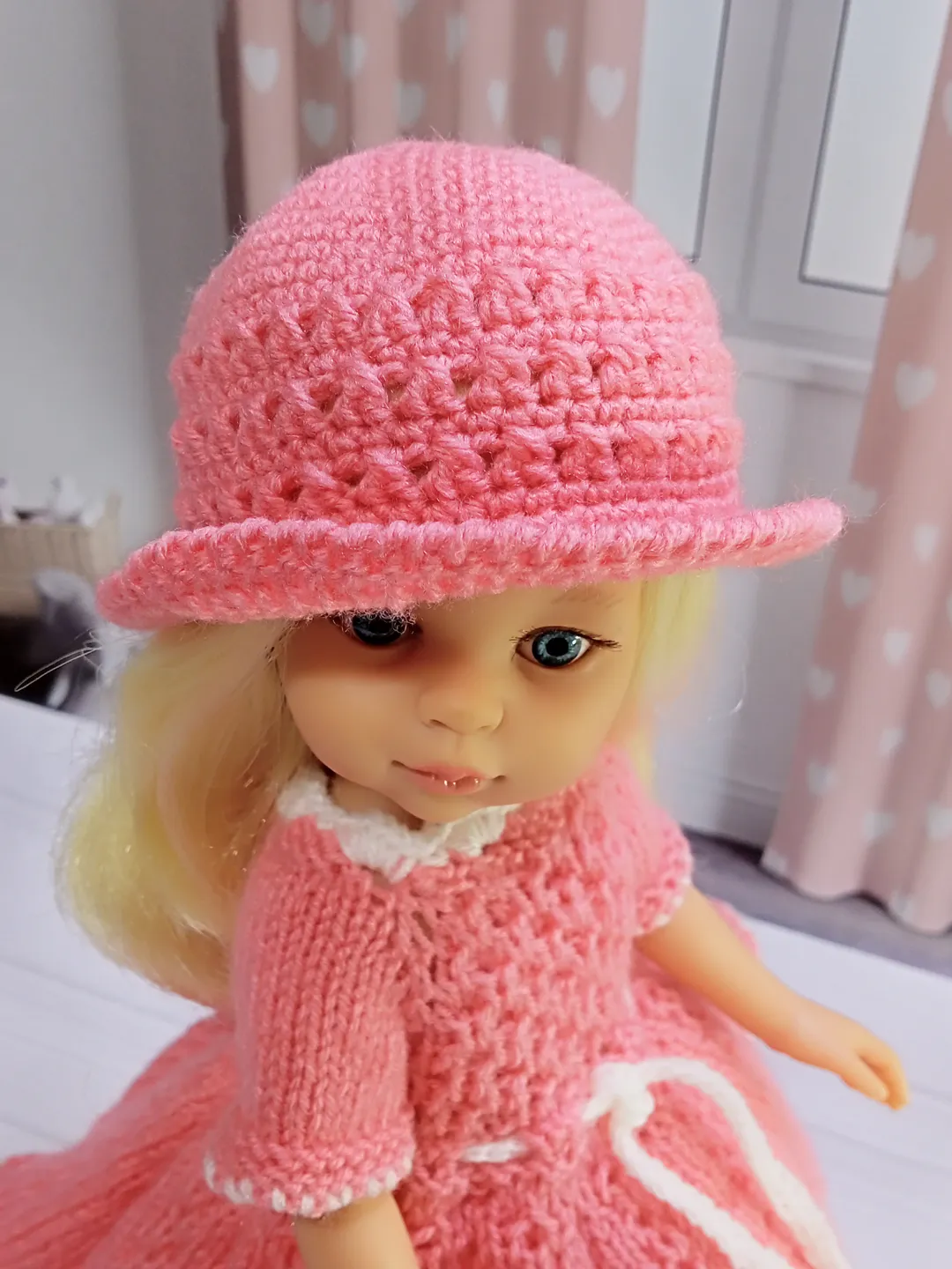 Dress + hat for a 16-inch doll.