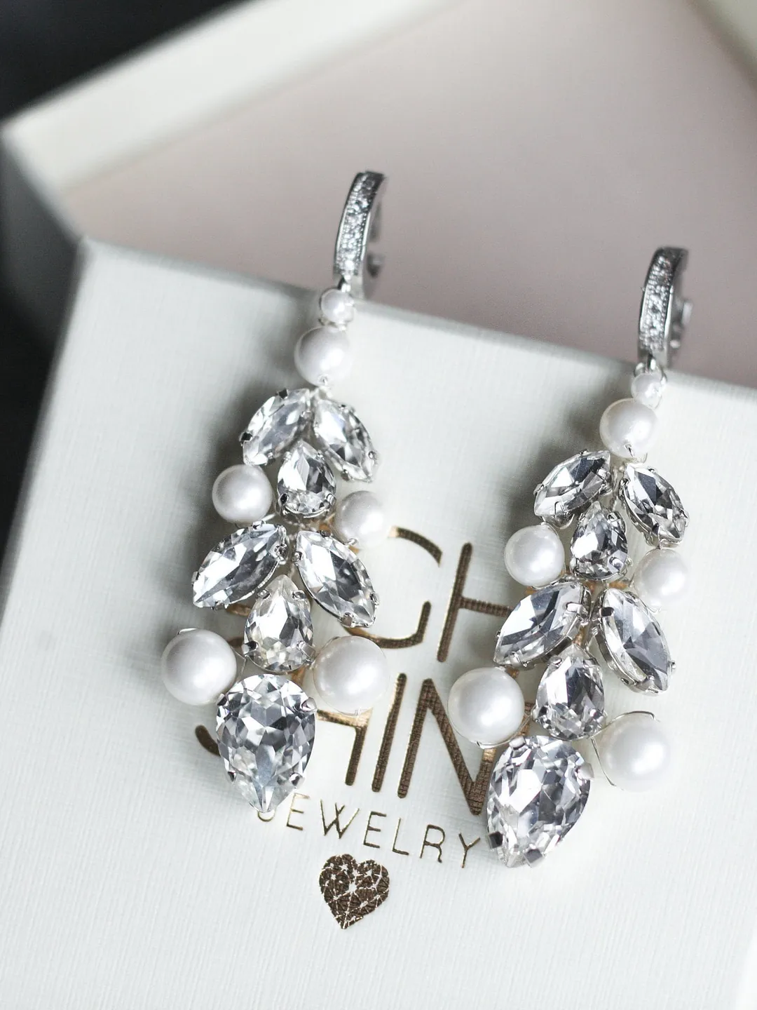 Boho wedding earrings Long dangle earrings for bride Pearl bridal earrings White statement earrings Ivory chandelier earrings Boho jewelry