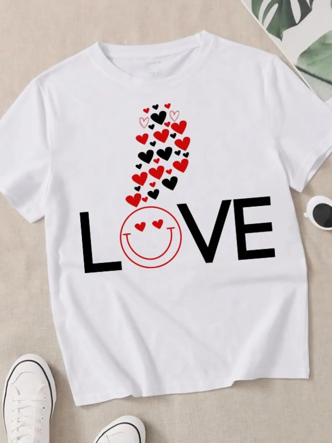 Heart Eyes Smiley Face T-Shirt | Valentine's Day Graphic Tee