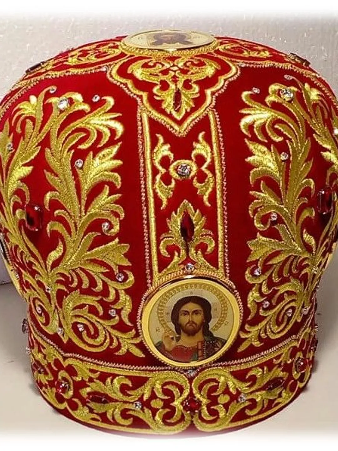 Lampada is a set of designs for machine embroidery.