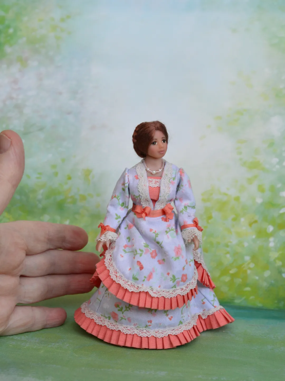 Miniature lady doll for Victorian dollhouse in 1/12 scale.
