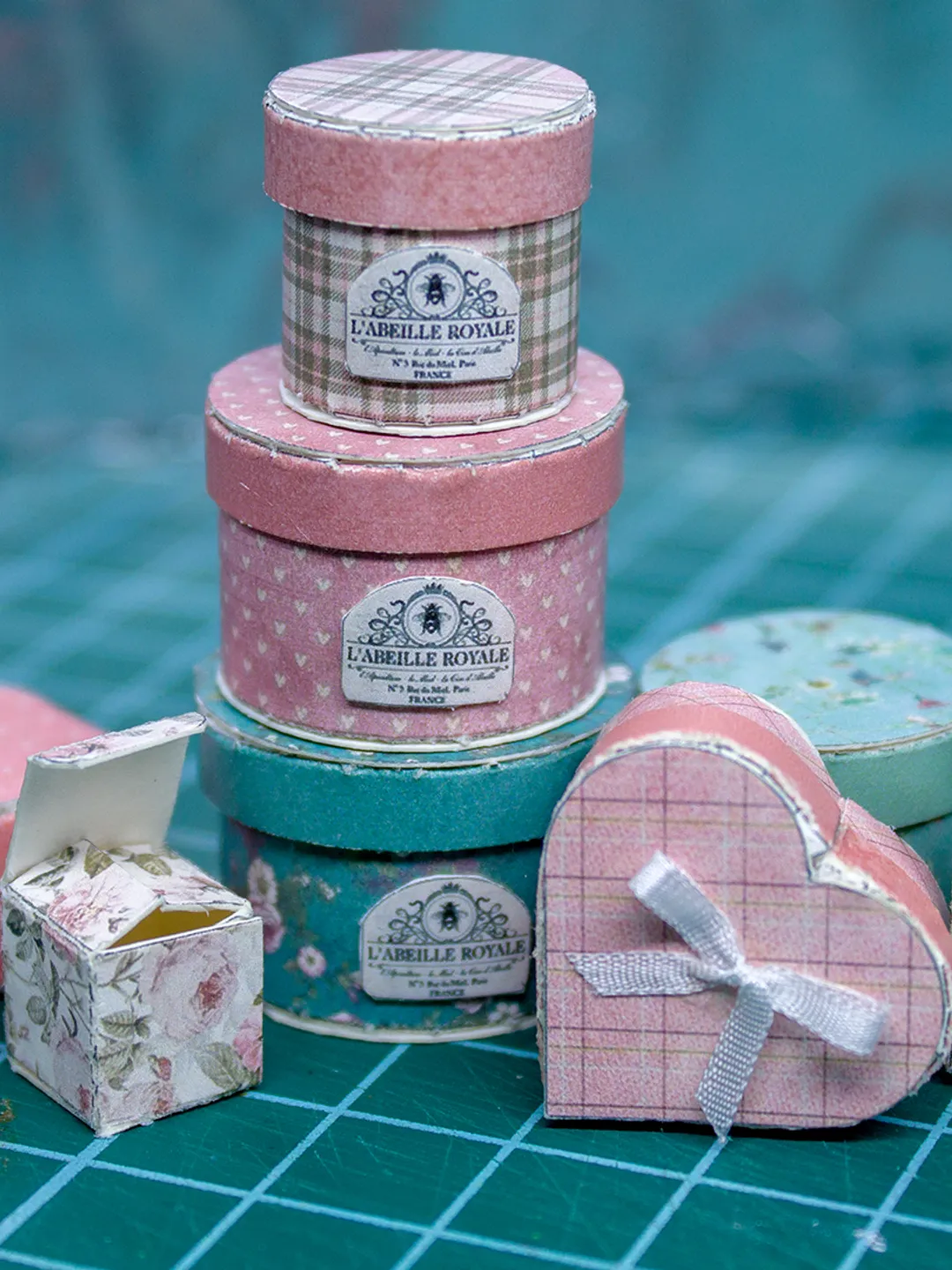 TEMPLATE Miniature Valentine's round and heart boxes for 1:12 scale dollhouse