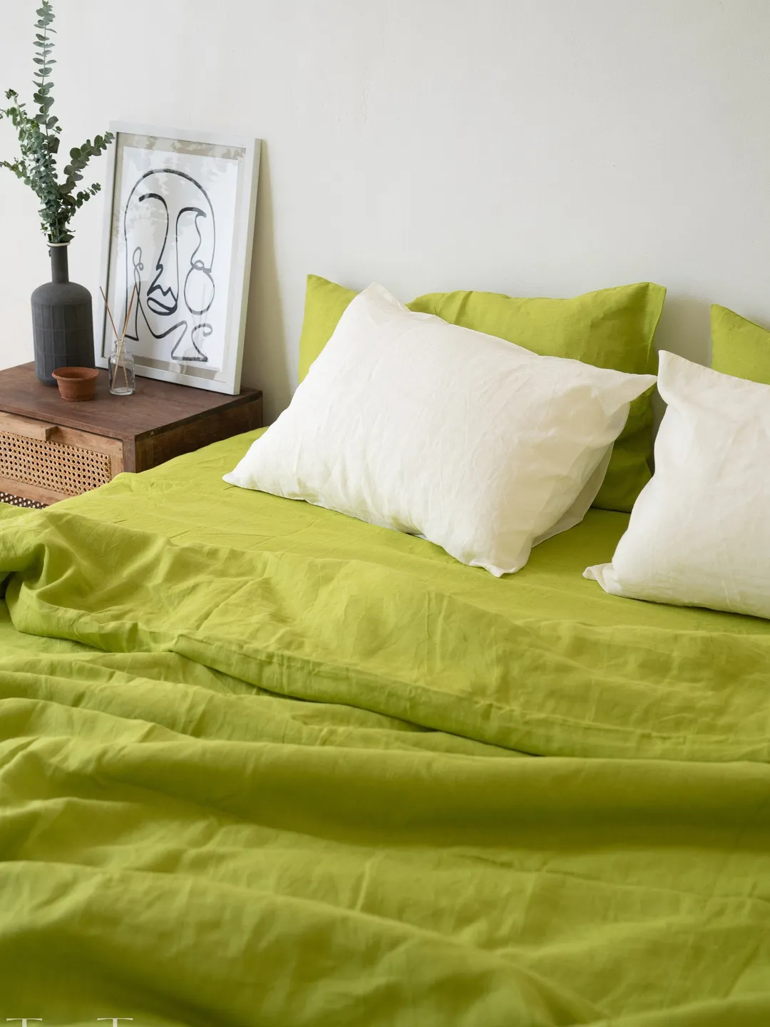 Chartreuse green linen duvet cover / 1 duvet cover / Softened linen / Comforter cover / Quilt cover / Coconut buttons / Ribbon ties