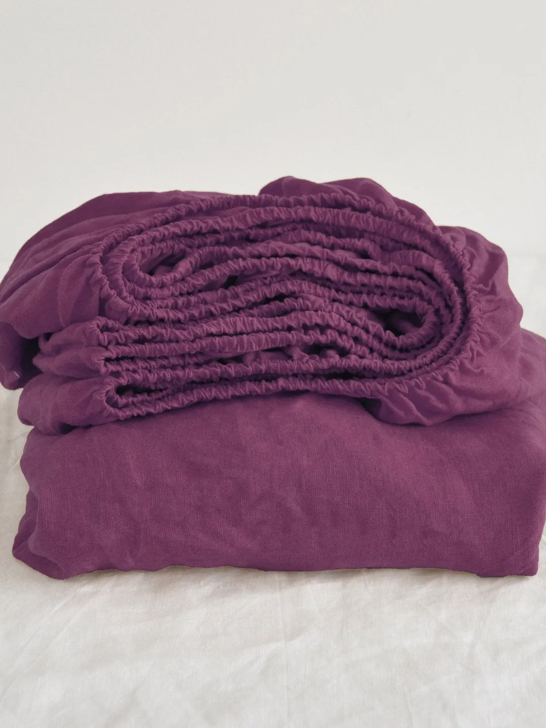 Burgundy linen fitted sheet / 1 Fitted sheet / Softened linen sheet / Stonewashed linen / Linen bedsheet / Purple linen sheet