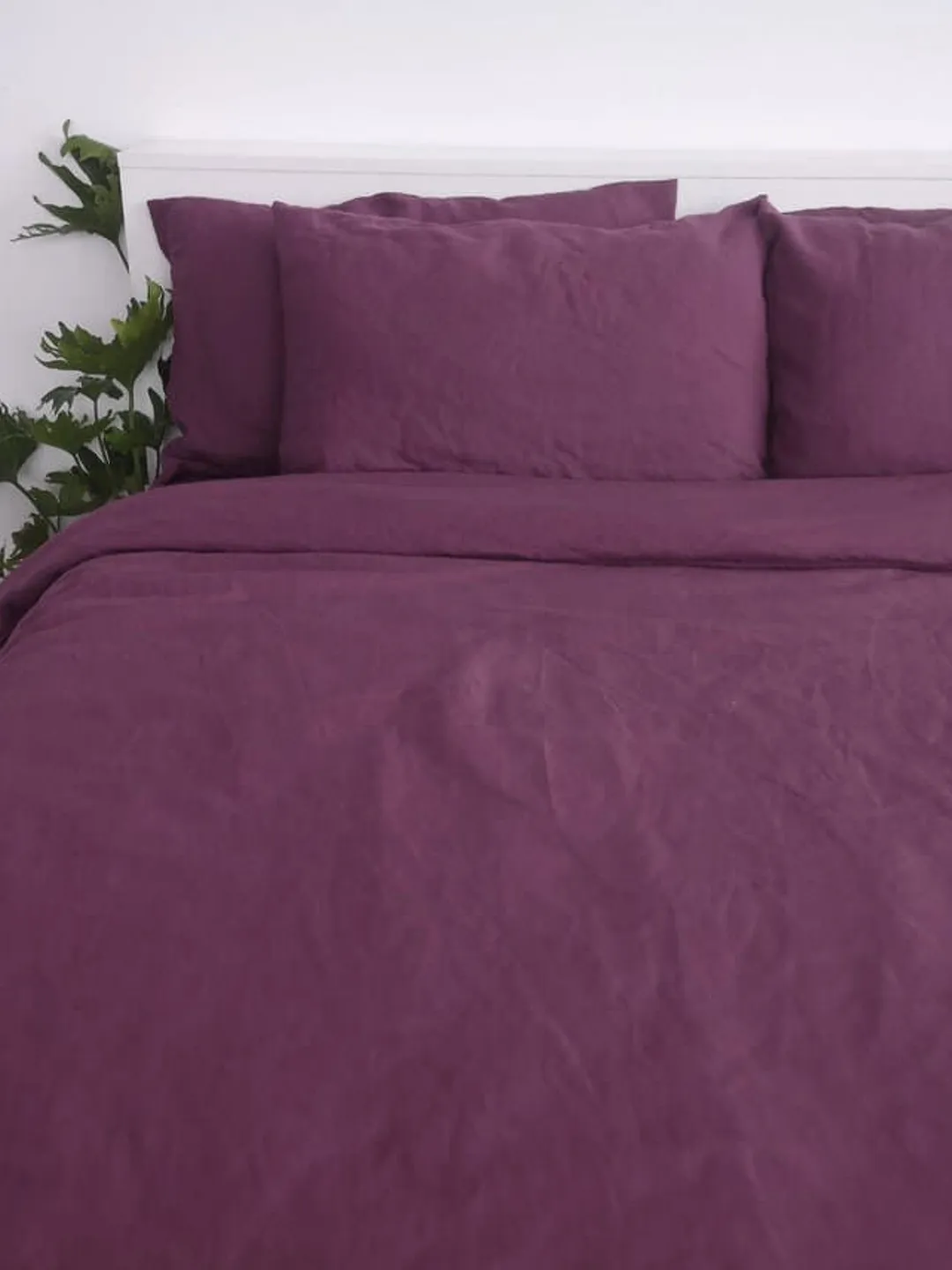 Burgundy linen duvet cover / 1 duvet cover / Softened linen / Purple comforter cover / Coconut buttons / Ribbon ties / Hidden closure