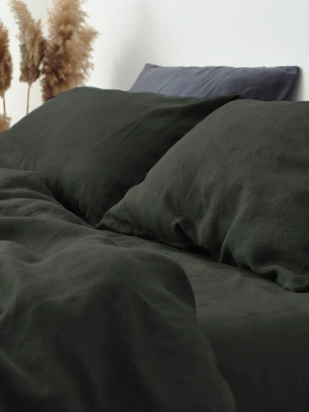 Charcoal green linen duvet cover / 1 duvet cover / Softened linen / Comforter cover / Coconut buttons / Ribbon ties / Hidden closure