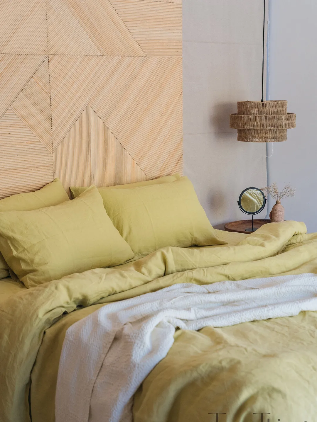 Chartreuse yellow linen duvet cover / 1 duvet cover / Softened linen / Yellow-green comforter cover / Coconut buttons / Ribbon ties