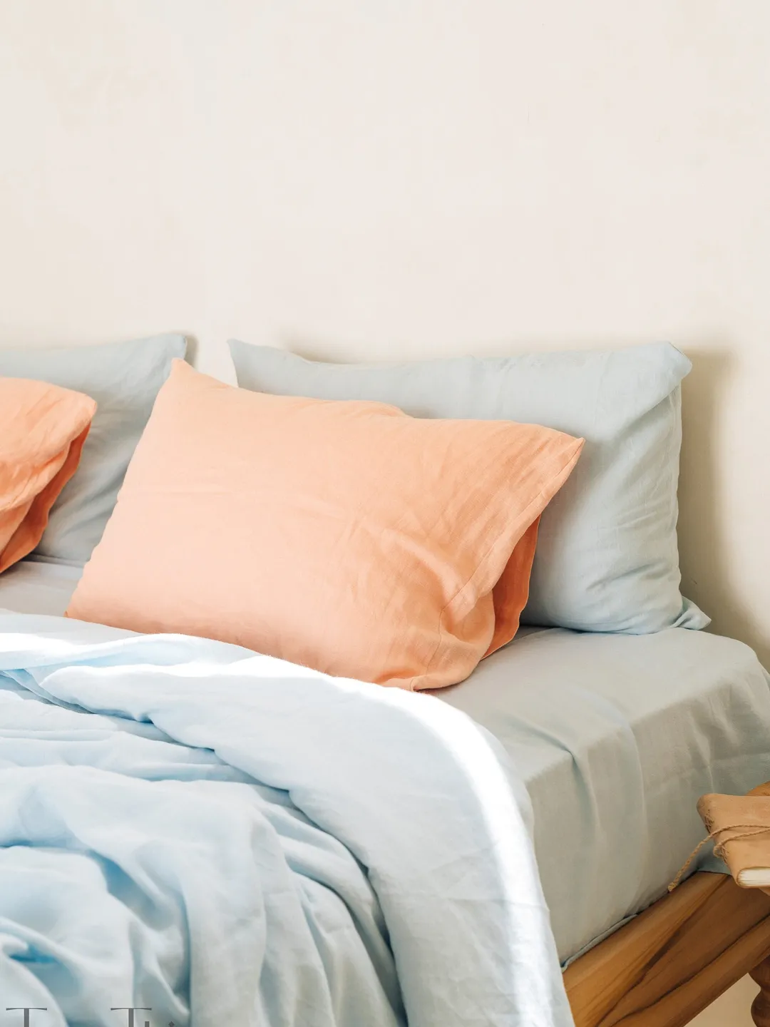 Sky blue linen duvet cover / 1 duvet cover / Softened linen / Light blue comforter cover / Quilt cover / Coconut buttons / Ribbon ties