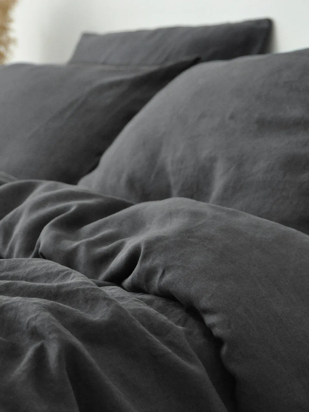 Dark gray linen duvet cover / 1 duvet cover / Softened linen / Washed black comforter cover / Quilt cover / Coconut buttons / Ribbon ties