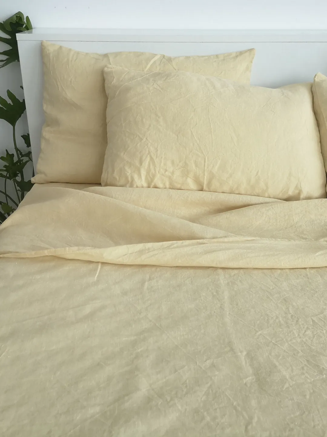 Pastel yellow linen sheet set / 1 flat sheet + 1 fitted sheet + 2 pillowcases / Softened linen bedding / Stonewashed / Yellow bedding set