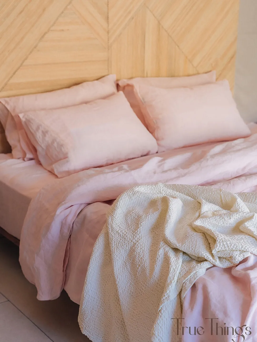 Blush pink linen duvet cover / 1 duvet cover / Softened linen / Comforter cover / Coconut buttons / Ribbon ties / Hidden closure / Zipper