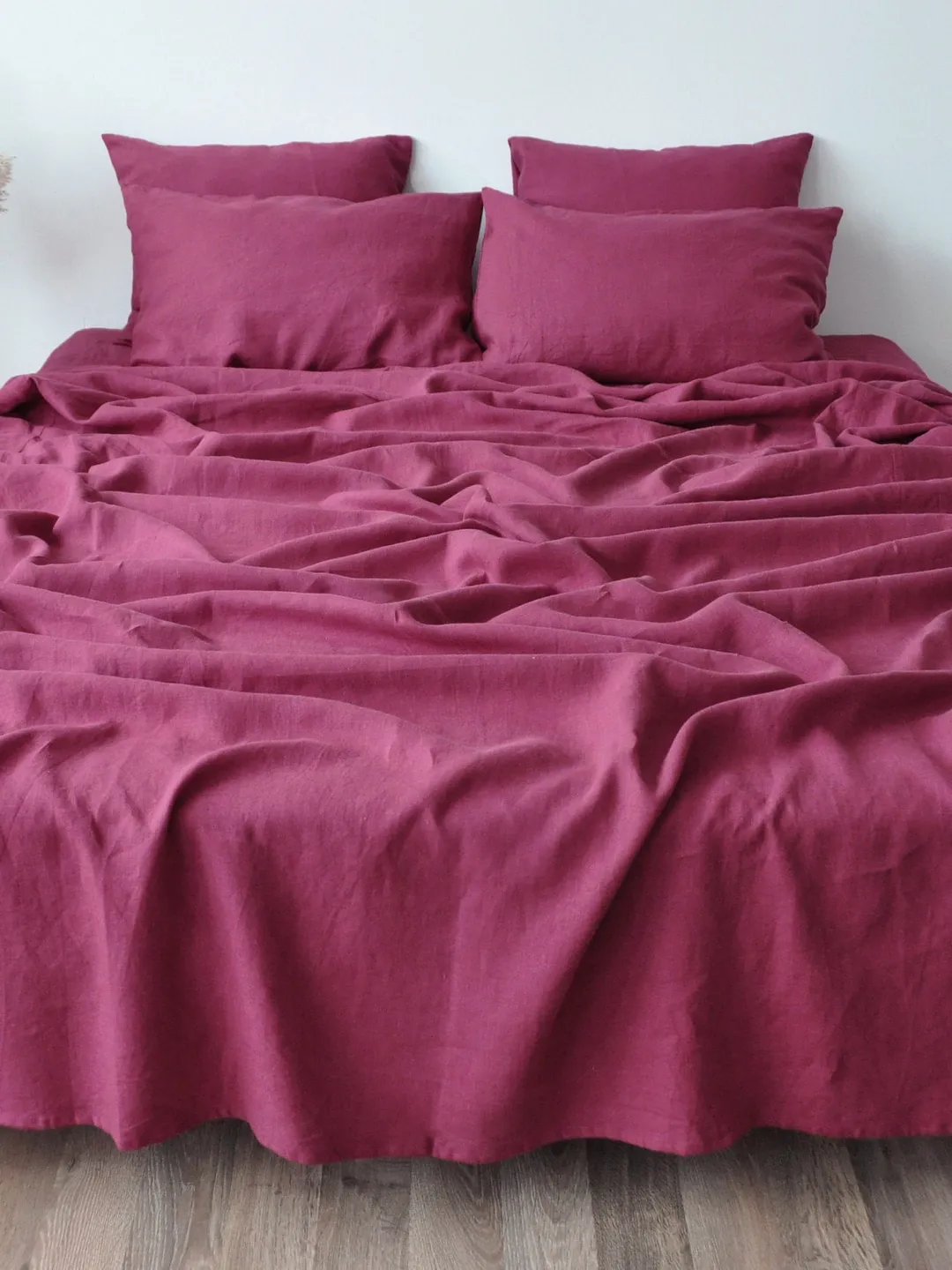 Raspberry linen sheet set / 1 flat sheet + 1 fitted sheet + 2 pillowcases / Softened linen bedding / Stonewashed / Red bedding set