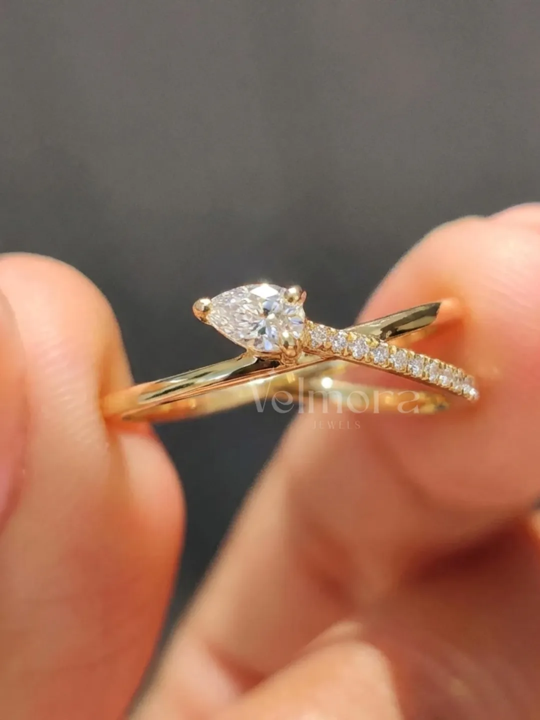 Minimalist Pear Cut Gold Ring, Delicate Pavé Engagement Ring, Elegant Bridal Jewelry