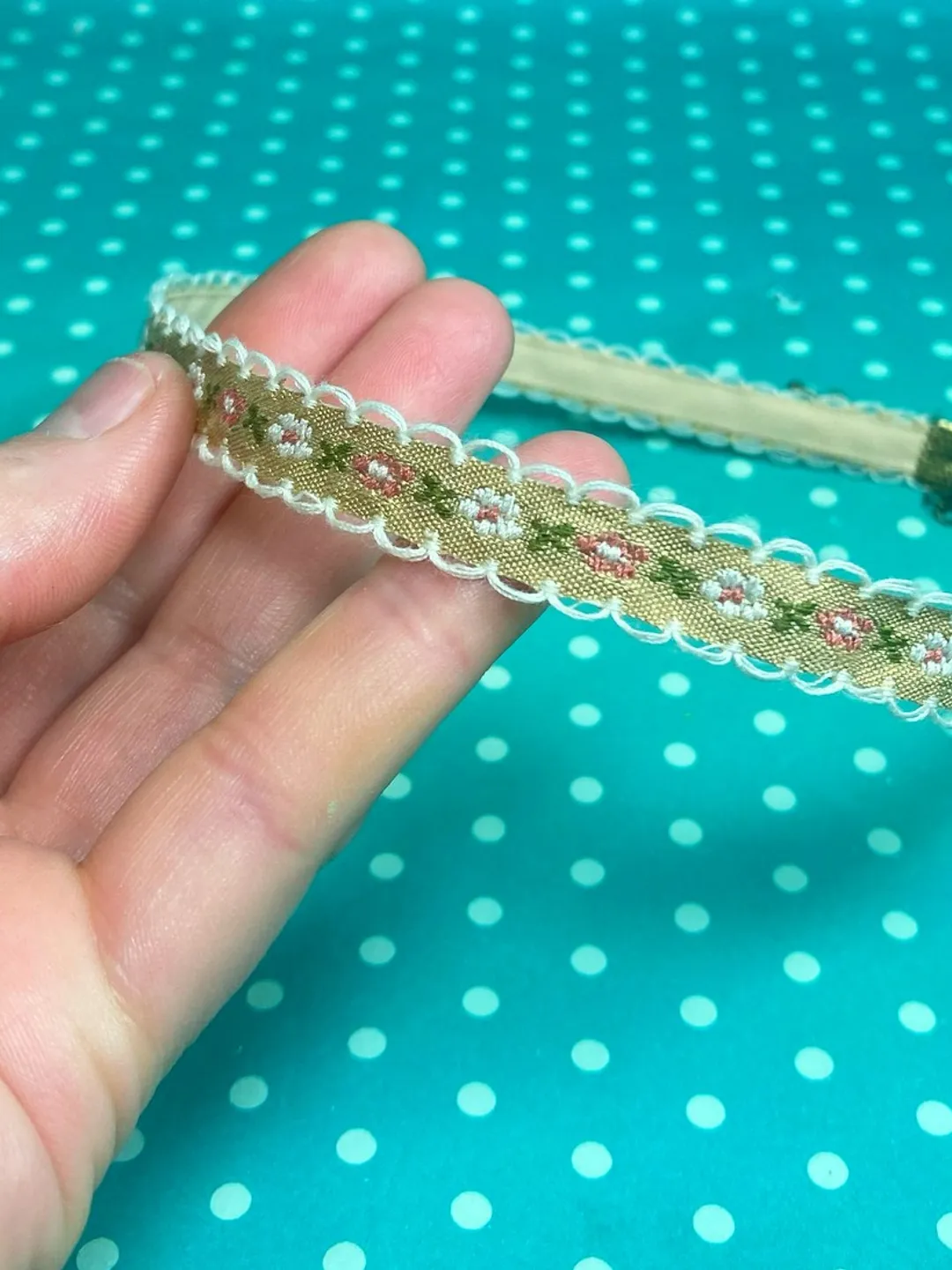 Choker around the neck. Handmade costume jewelry