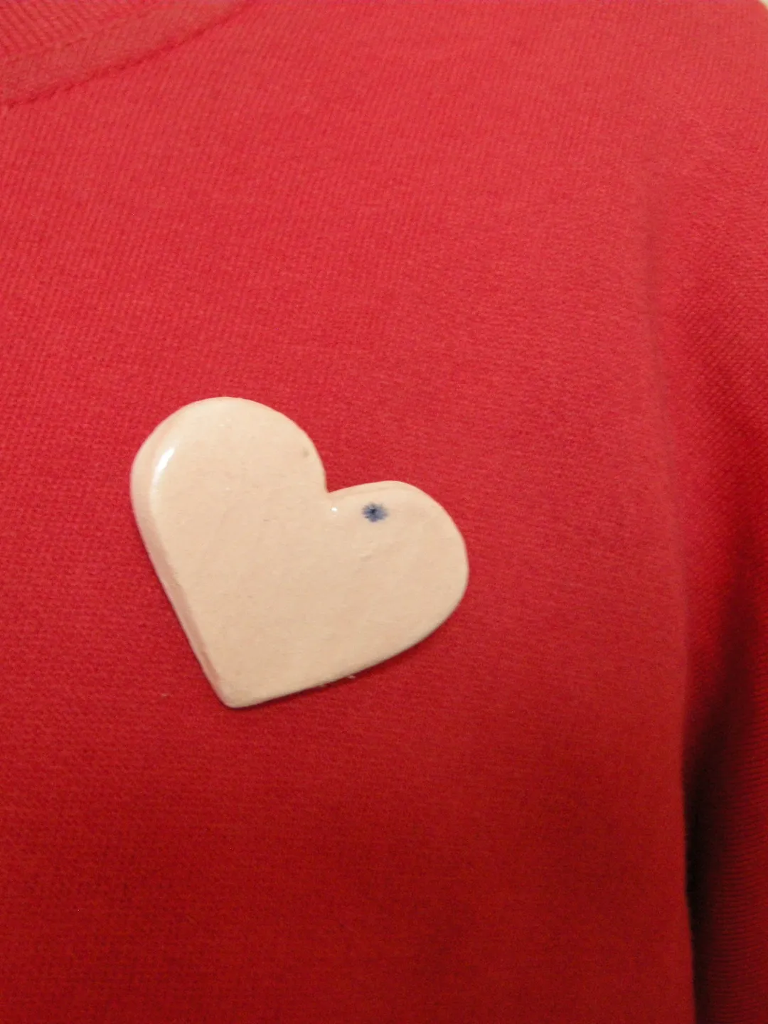 Set of 2. Ceramic brooches heart. Pin glaze