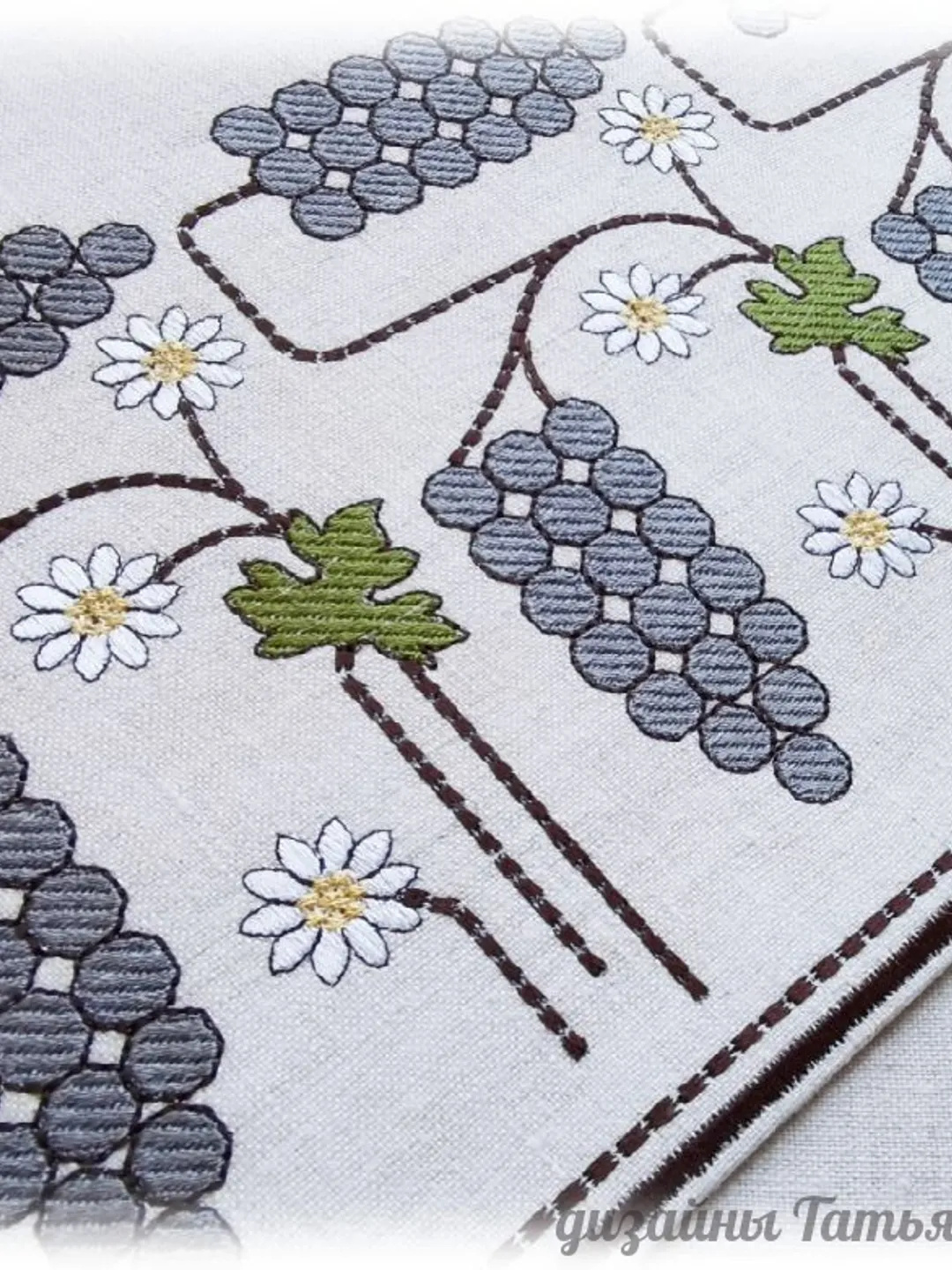 "ART grapes" design for machine embroidery.