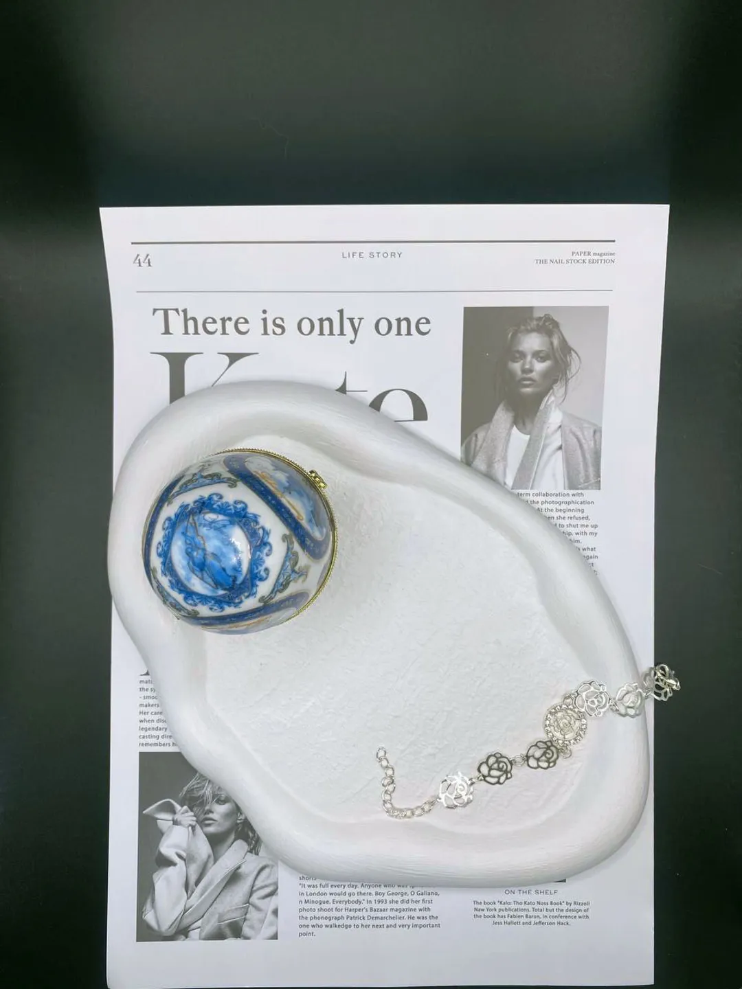 Decorative white plaster tray