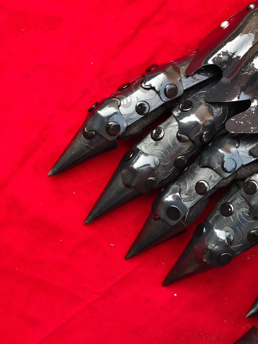 Medieval Engraved Metal Gauntlets Knight Gloves LARP Costume Hand Armor