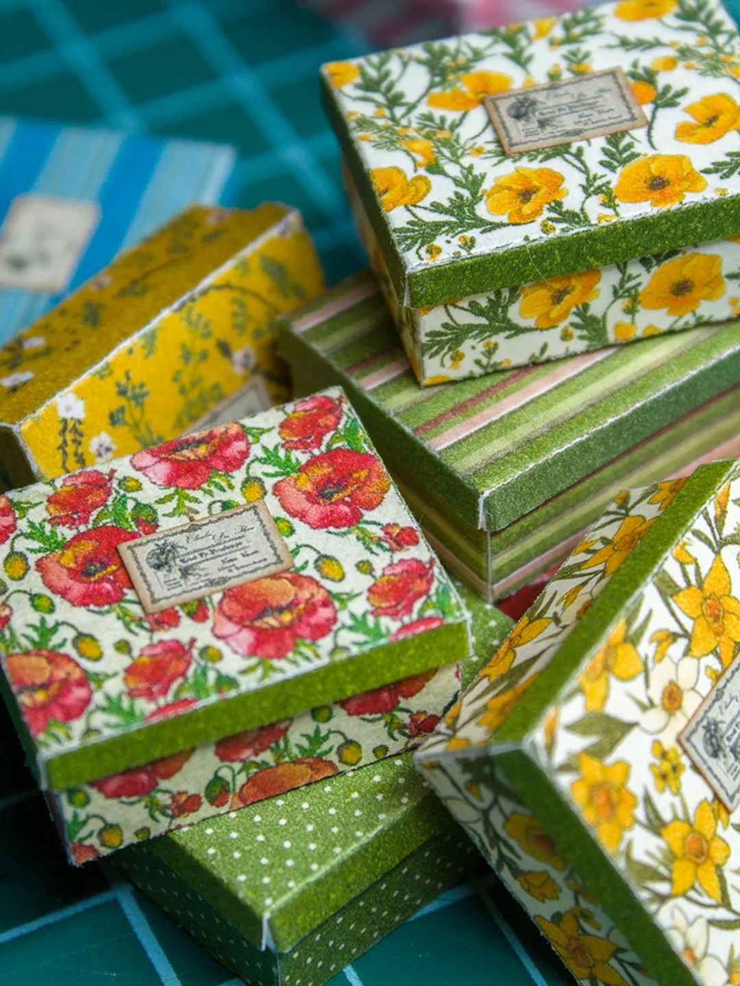 TEMPLATE Miniature retro boxes for 1:12 scale dollhouse