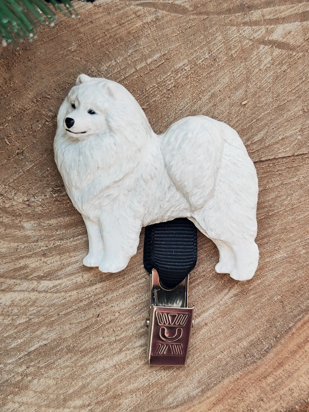 Brooch figurine Samoyed