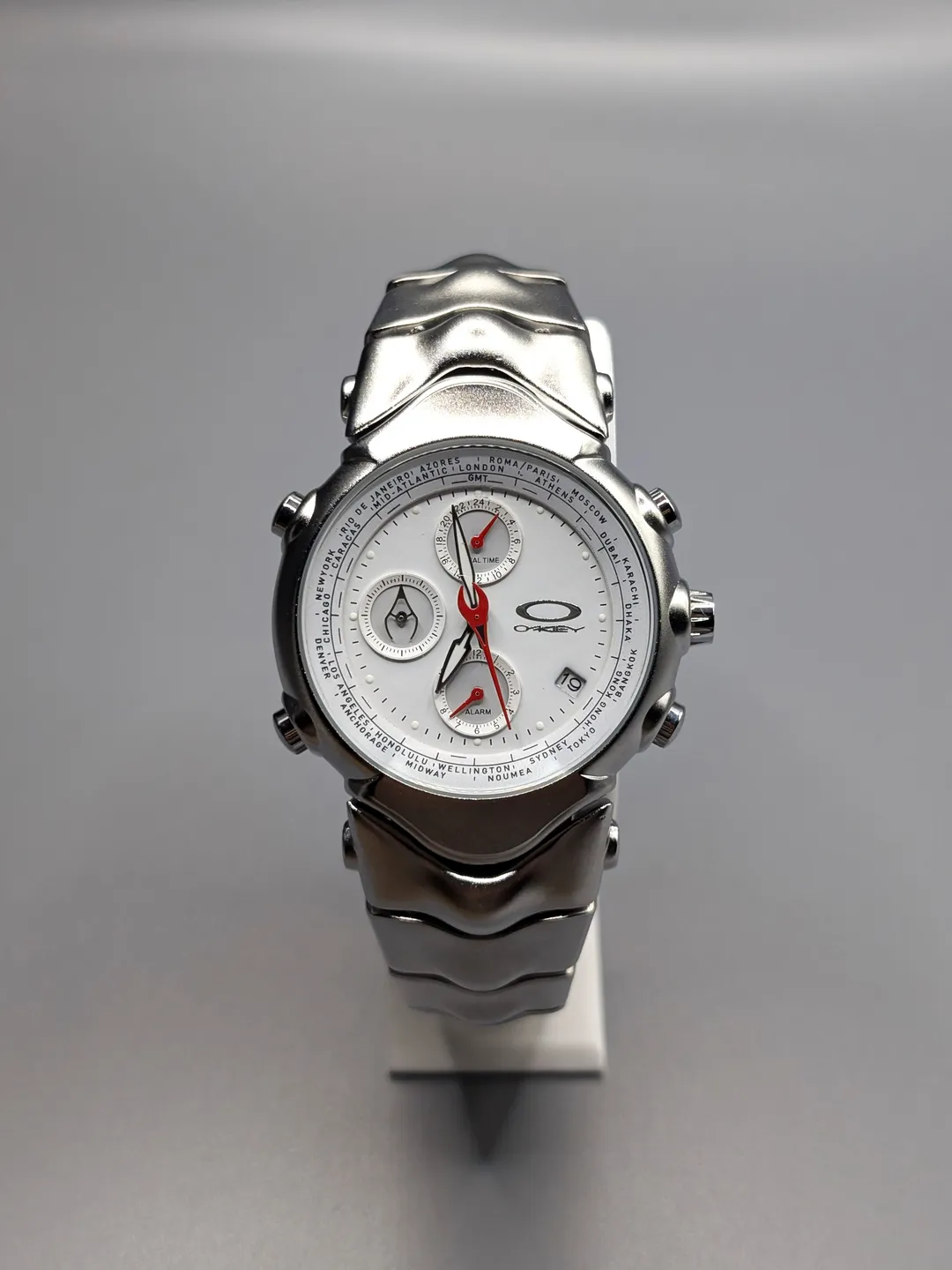 Oakley GMT Classic Watch – Quartz Timepiece