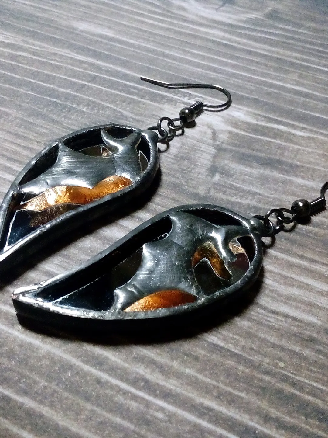 Glass black bat mirror earrings, Halloween stained glass, Bat wings samhain bijouterie