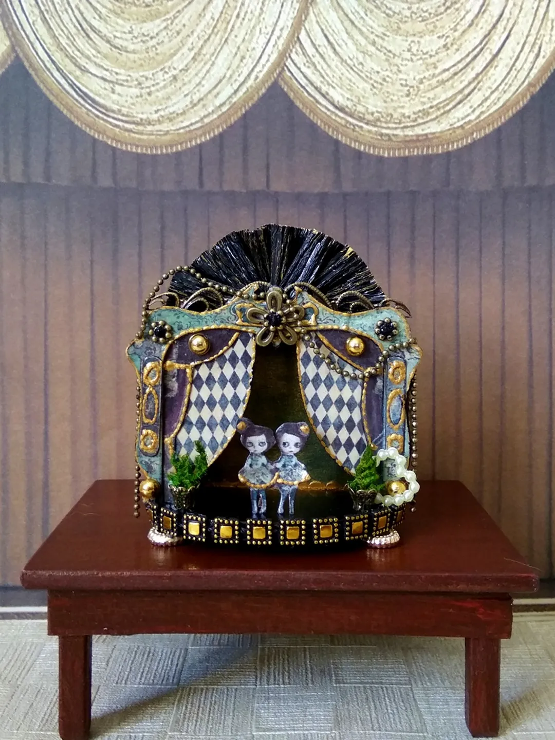 Miniature puppet theater for doll houses.1:12 scale.
