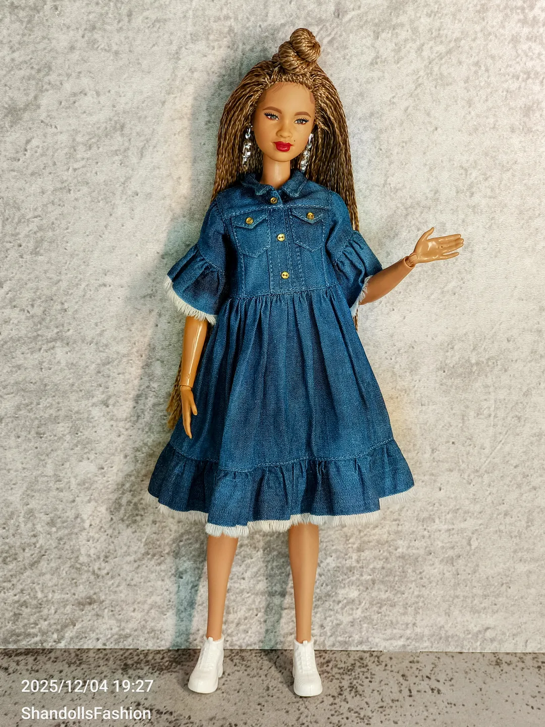 barbie fashionista denim dress 1997 Style Collection Barbie: Blue Jean Heart Dress, Red Earrings