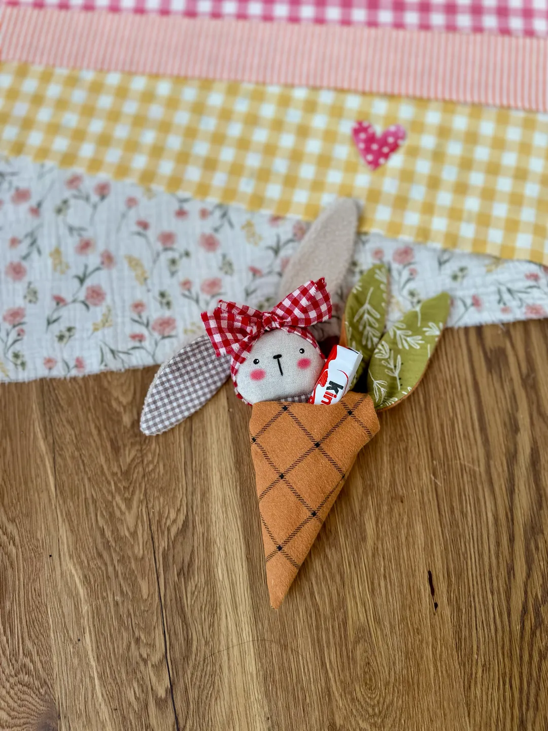 BUNNY 6”/15cm tall and CARROT WITH TIES.Step-by-step sewing photo pattern.