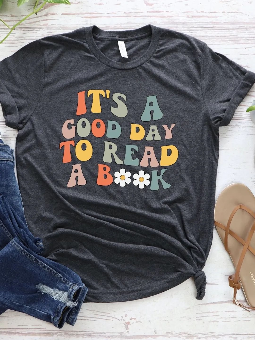 Book Lover Shirt: 'It's a Good Day to Read' Literary Tee