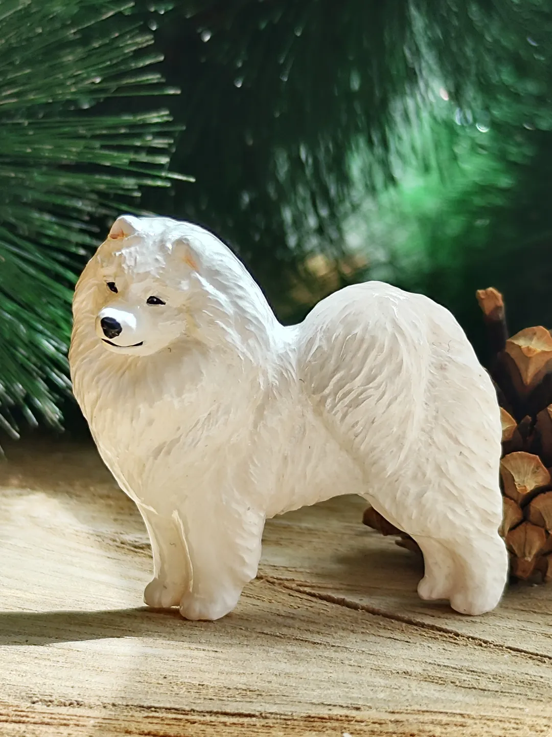 Brooch figurine Samoyed