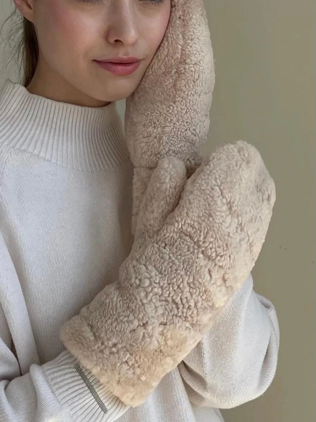 Genuine shearling mittens cream beige colour/ real fur mittens /women cold weather designer gloves / warm cosy mittens/ winter wear