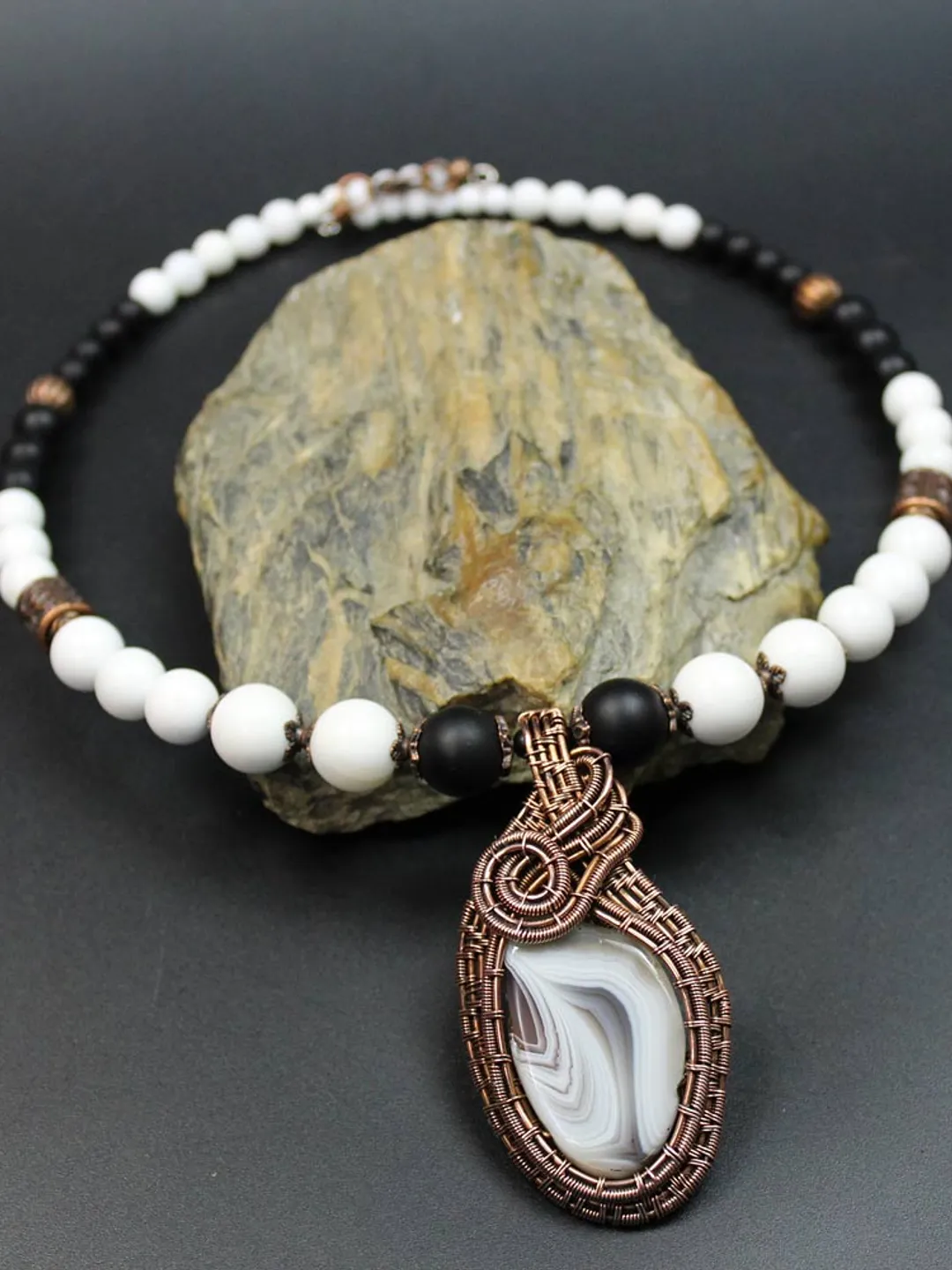 Handmade necklace with pendant made of stones and copper wire