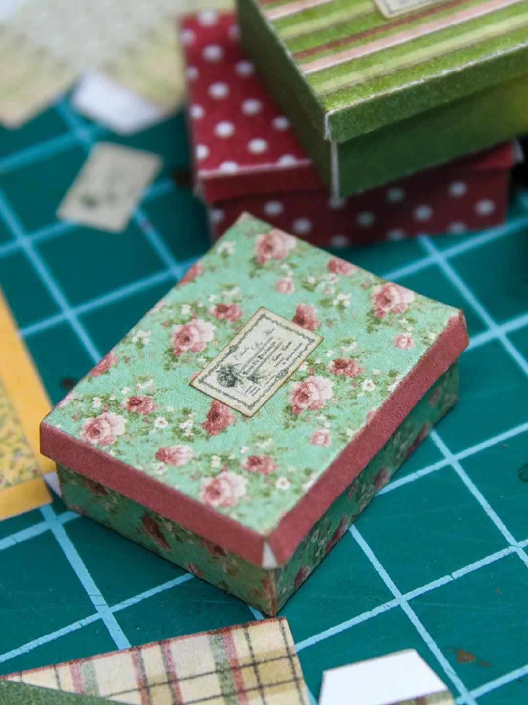 TEMPLATE Miniature retro boxes for 1:12 scale dollhouse