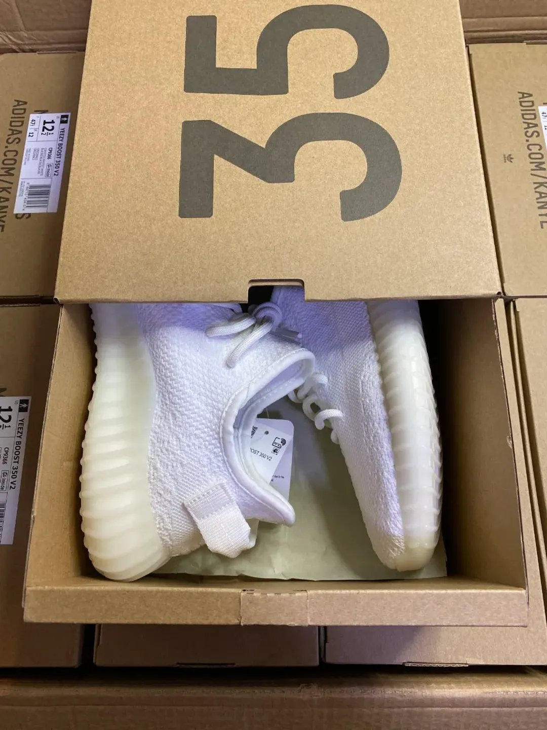 yeezy boost 350 v2 box Adidas Yeezy boost 350 V2