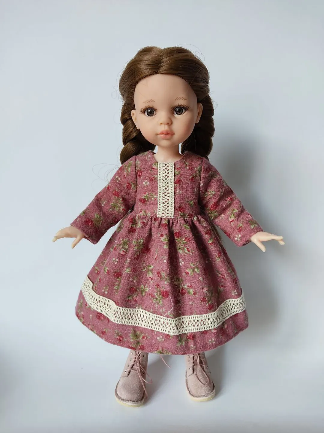 PDF sewing pattern for Paola Reina dolls.