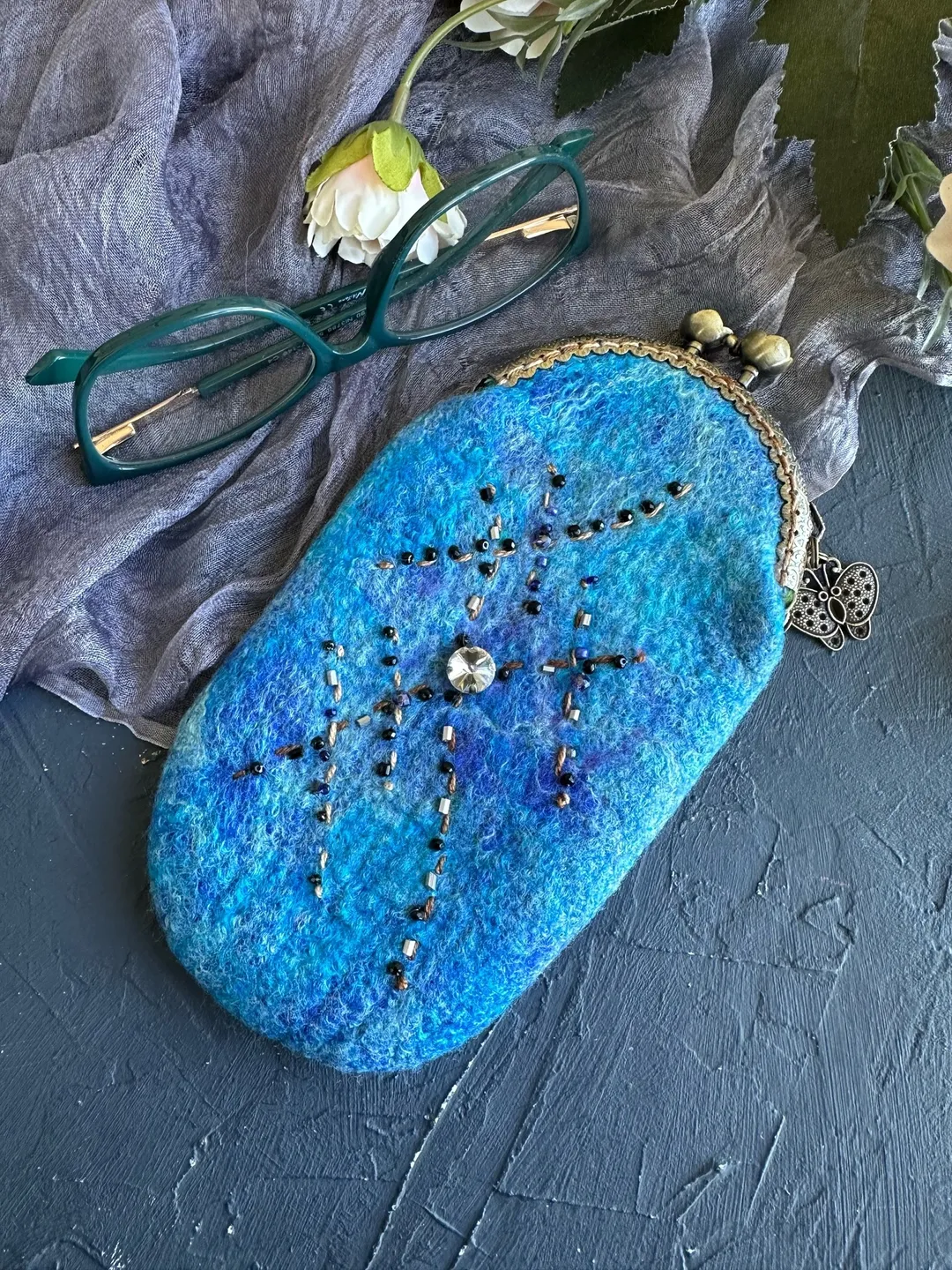 Glasses case with embroidery. Gift for woman.