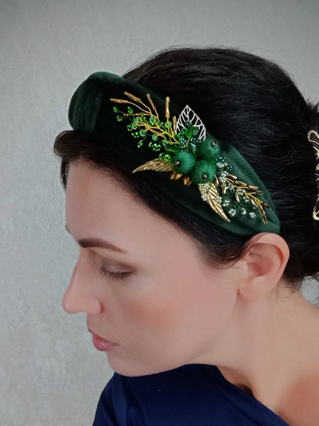 Green tie headband for woman, emerald beaded crystal headband for girls, velvet embroidered headband, embellished headband