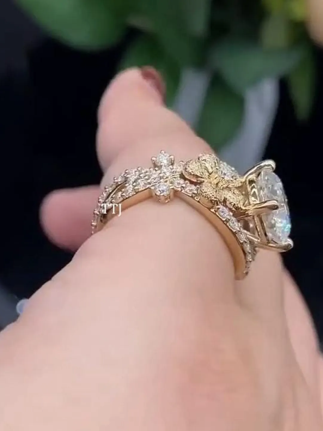 Floral Round Cut Moissanite Engagement Ring 14K Gold Moissanite Diamond ...